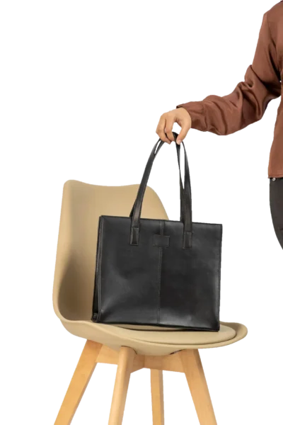 Mackay Women's Black Leather Zipper Bag